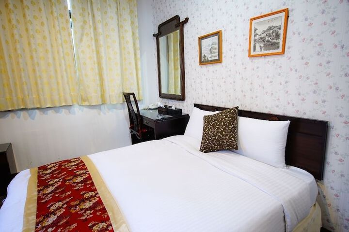 Room 4 of 40