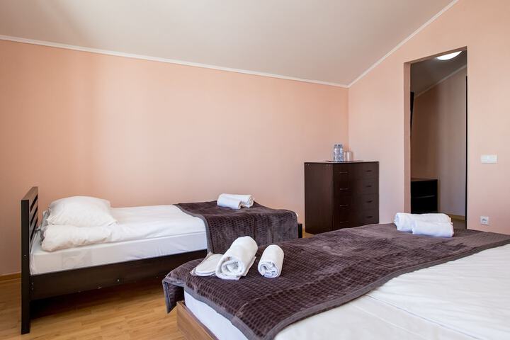 Room 8 of 9
