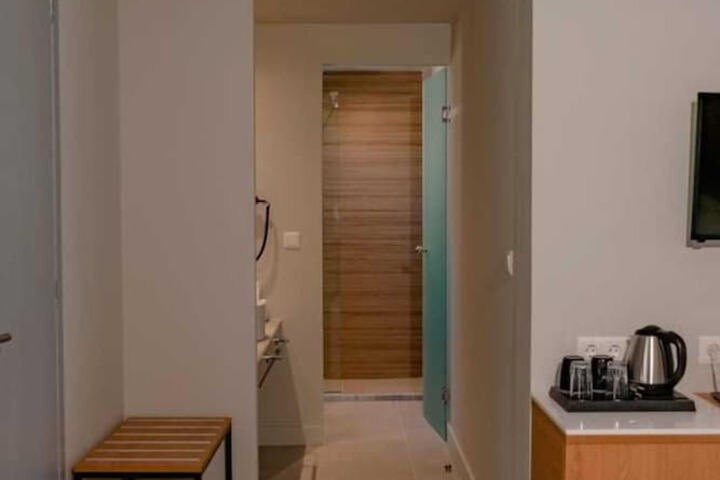 Room 26 of 65