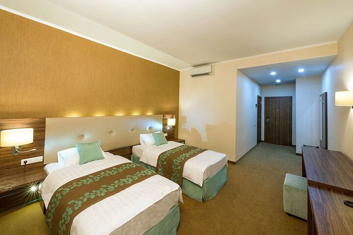 Room 5 of 14