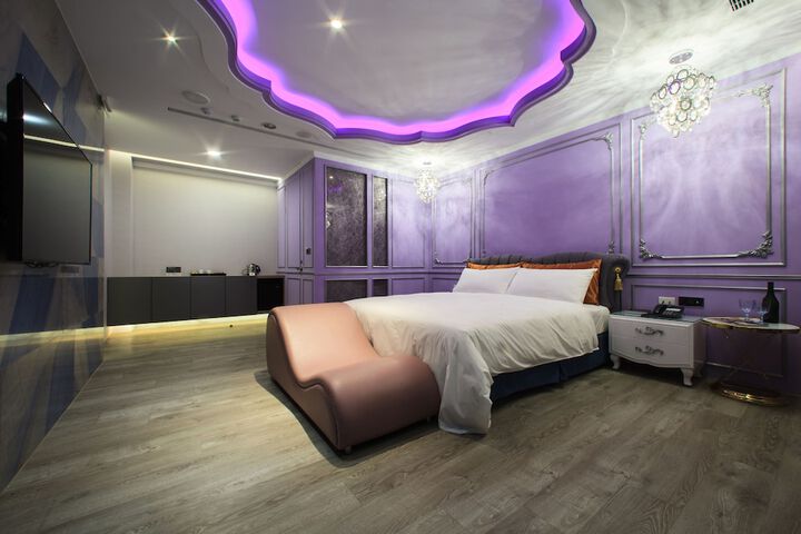 Room 4 of 75