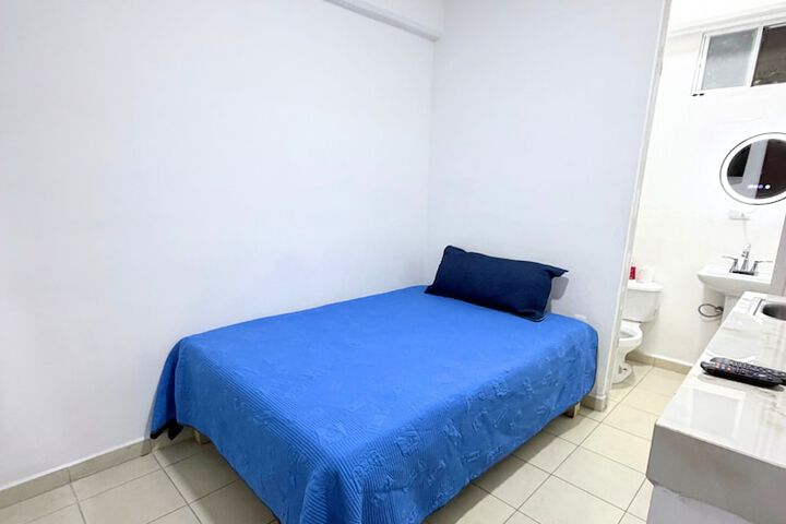 Room 9 of 32