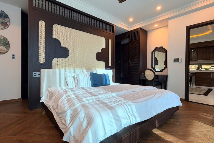 Room 103 of 168