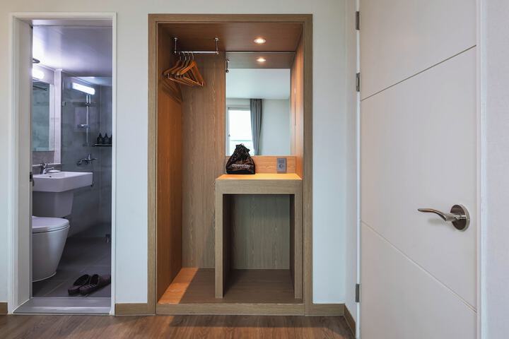 Room 9 of 35