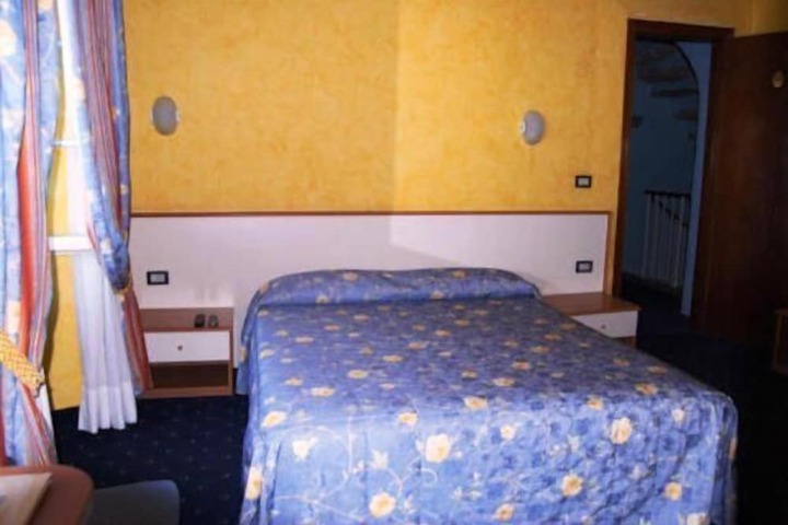 Room 9 of 54