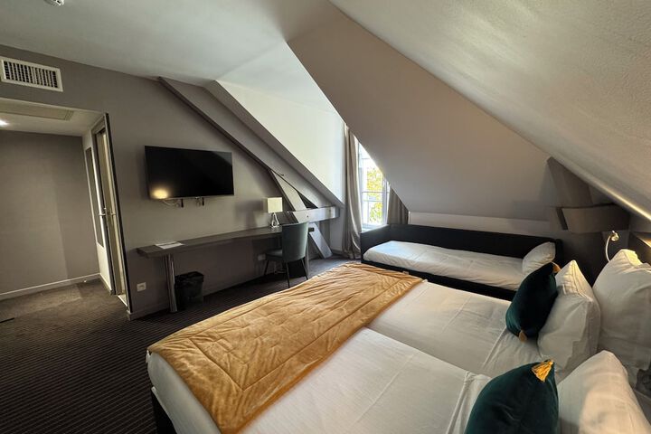 Room 16 of 64