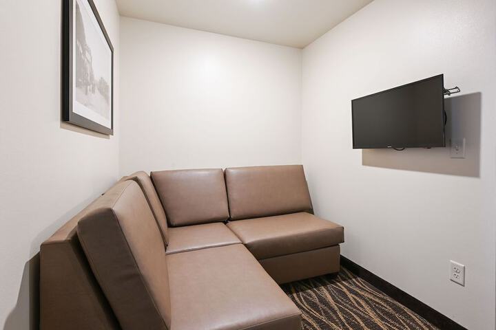 2 Queen Guest Room (2 of 18)