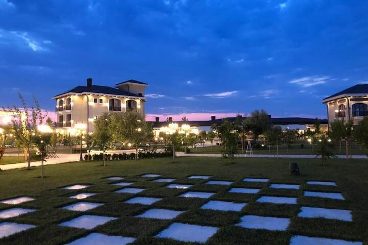 Hotel Exterior 40 of 41