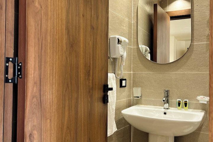 Room 115 of 174