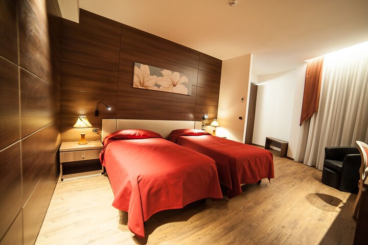 Room 6 of 31