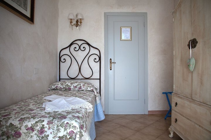 Room 19 of 30