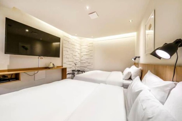 Room 14 of 48