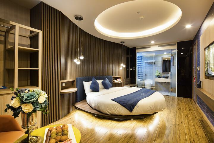 Room 8 of 130