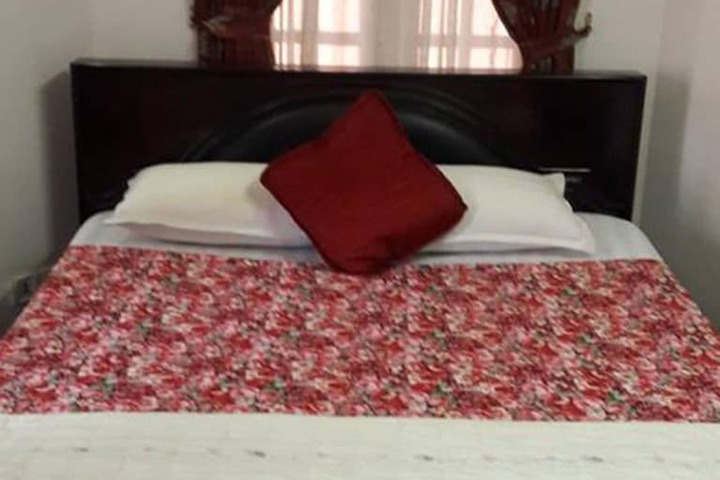 Room 4 of 7
