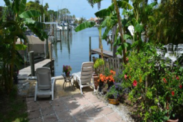 Hotel Exterior 9 of 576