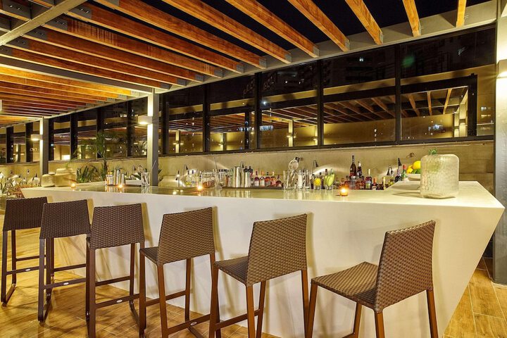 Lounge 129 of 141