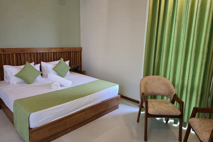 Room 5 of 77