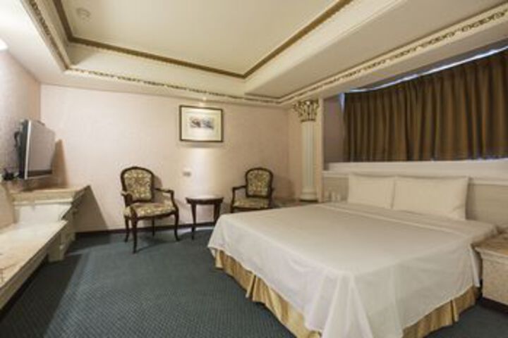 Room 6 of 19