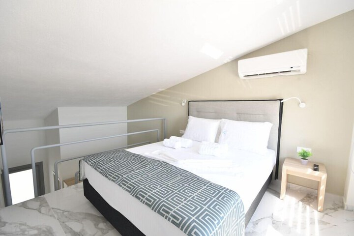 Room 11 of 52