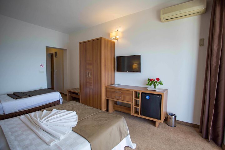 Room 14 of 97