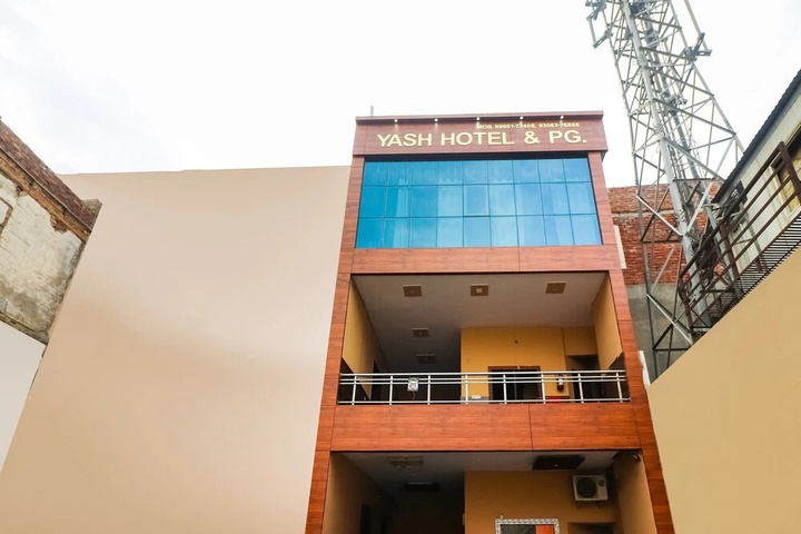 SPOT ON 62209 Yash Hotel