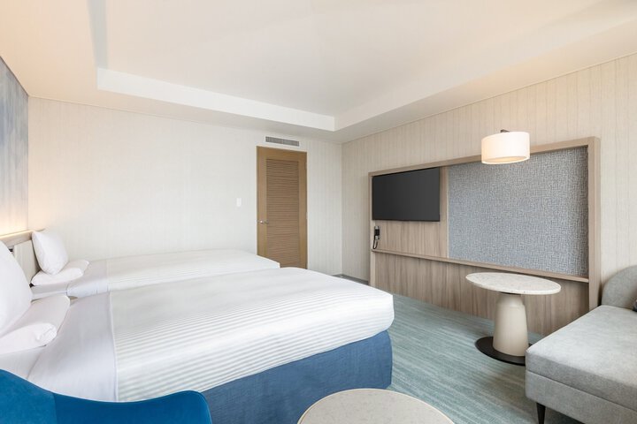 Room 11 of 38
