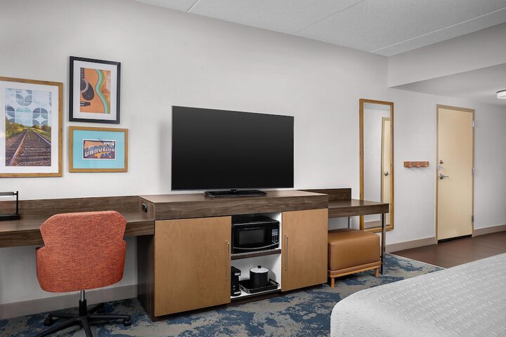 Room 11 of 37