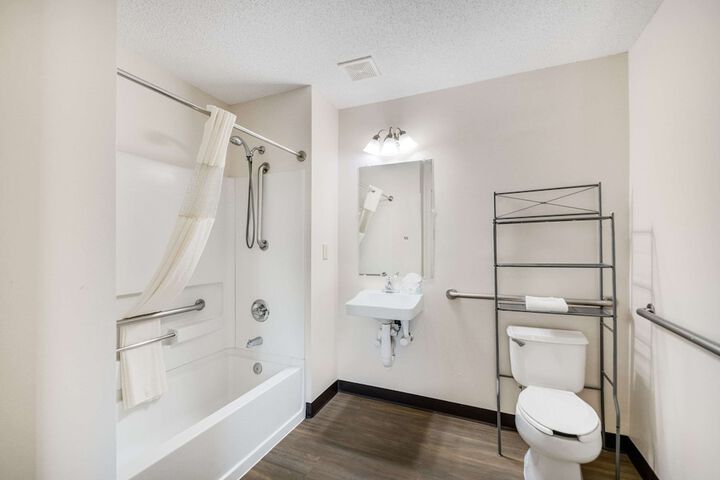 1 Queen Bed Efficiency (2 of 9)