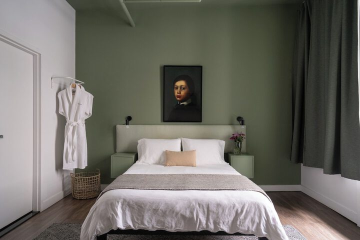 Room 9 of 145
