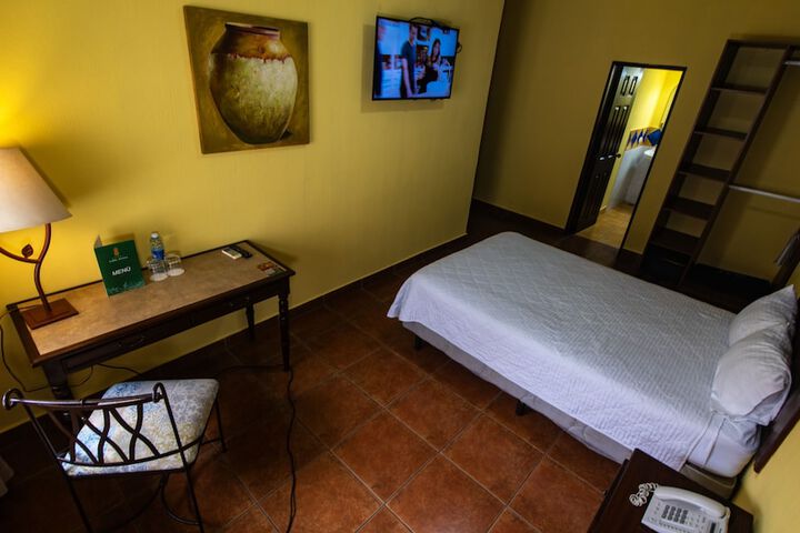 Room 10 of 40