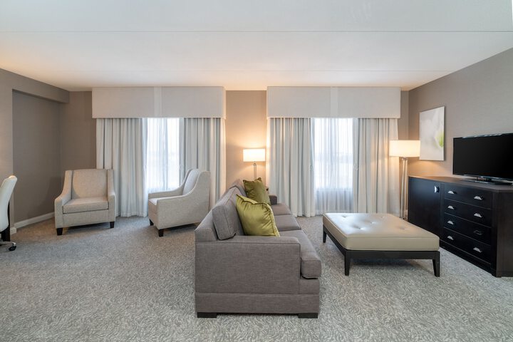 Room 4 of 82