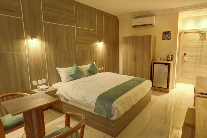 Room 4 of 15