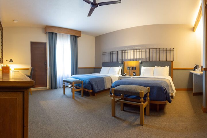 Room 12 of 90