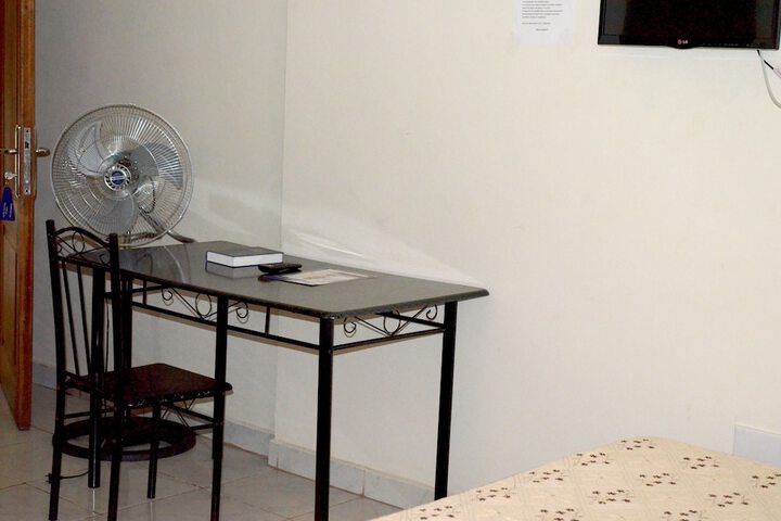 Room 11 of 48