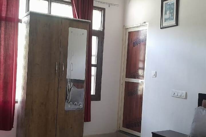 Room 11 of 25