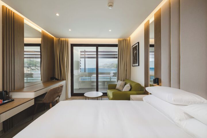 Room 17 of 211