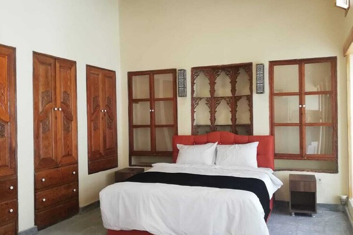 Room 9 of 16