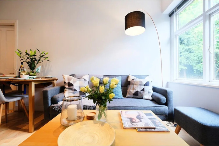 Modern 2 BR Flat in Bedford Park