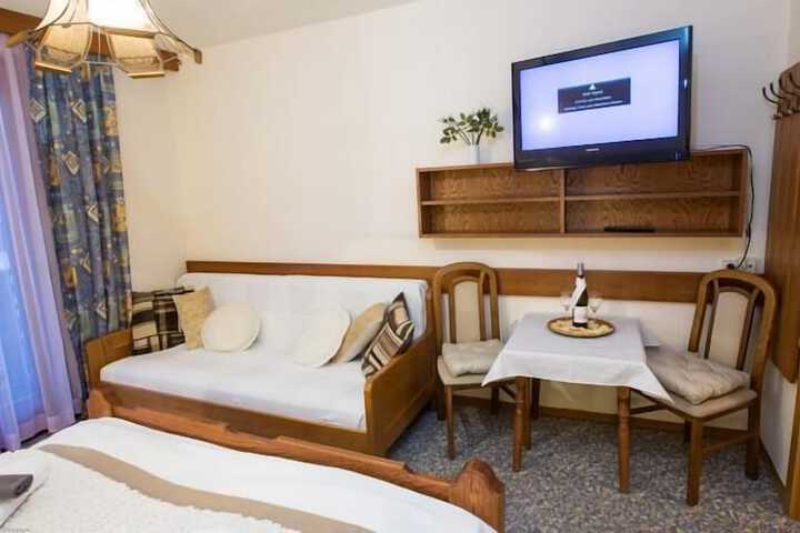 Room 3 of 8