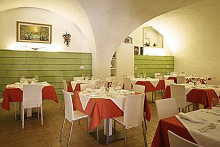 Dining 6 of 31