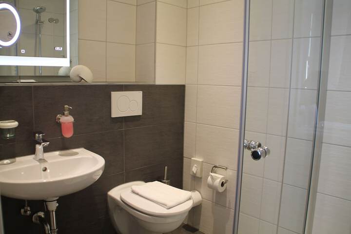 Room 33 of 63