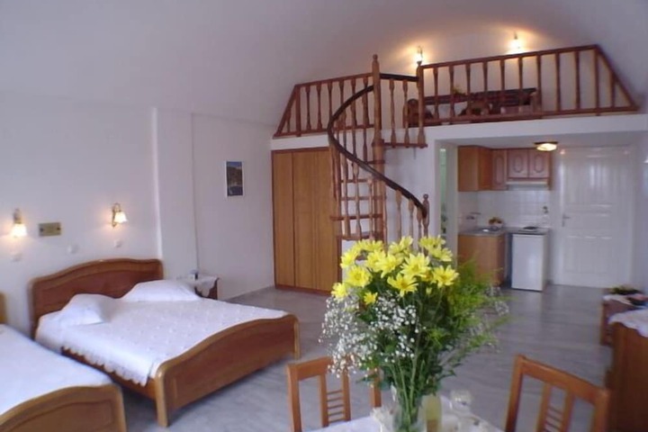 Room 10 of 62