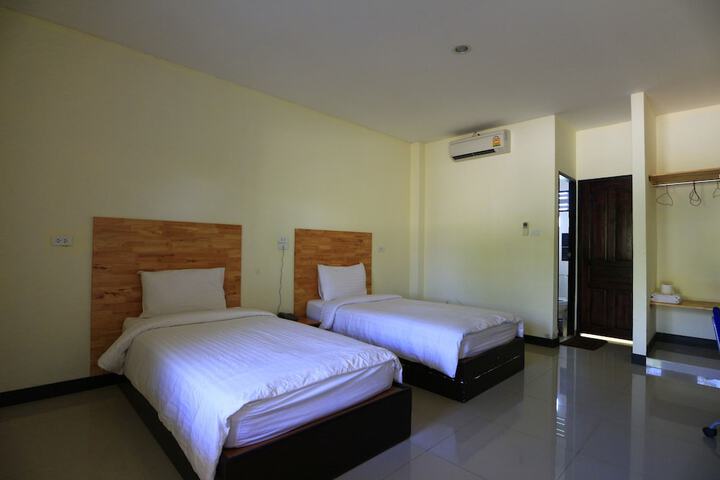 Room 3 of 10