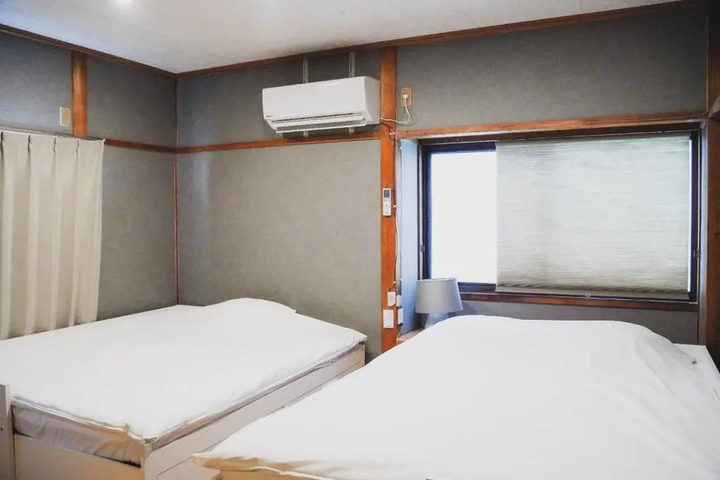 Room 4 of 15