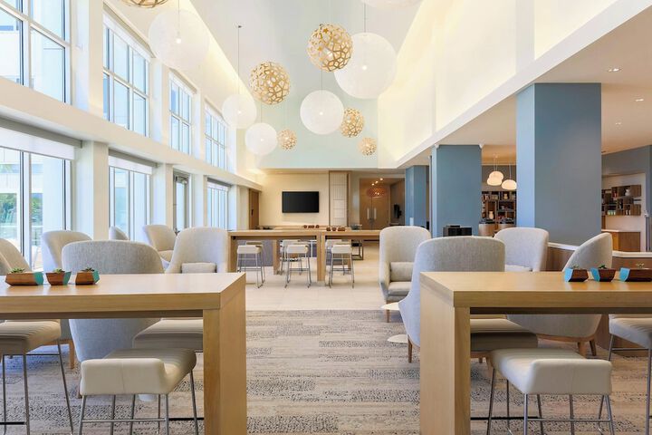 Lobby lounge