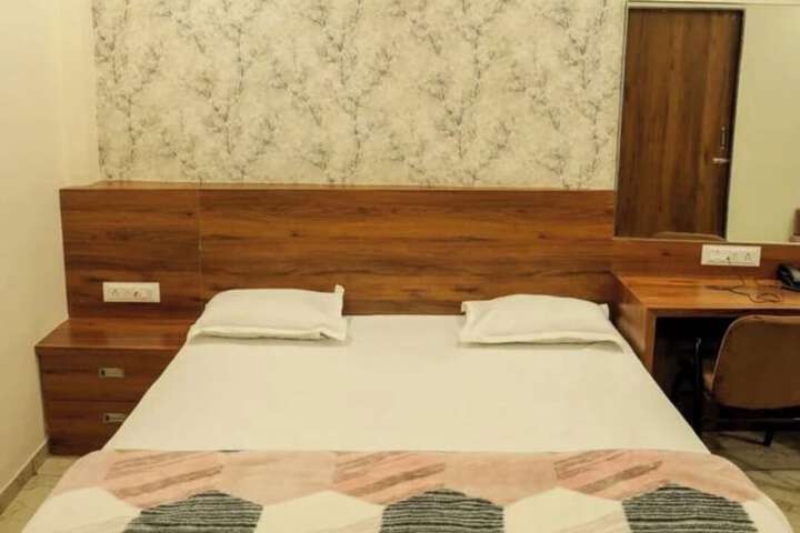 Room 6 of 15