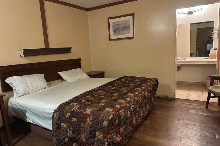 Room 10 of 51