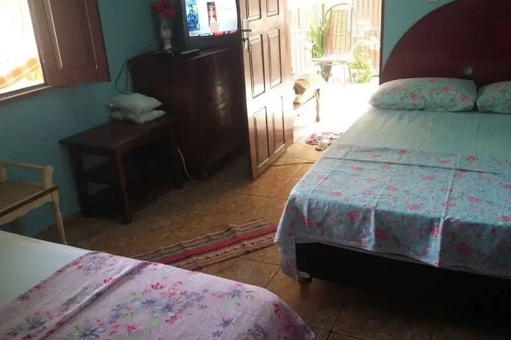 Room 2 of 10