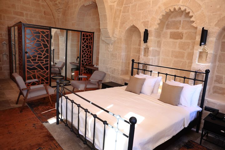 Room 3 of 25