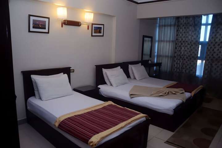 Room 8 of 10